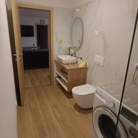Apartma Zora بوويتش