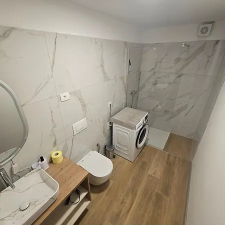 Apartma Zora * بوويتش