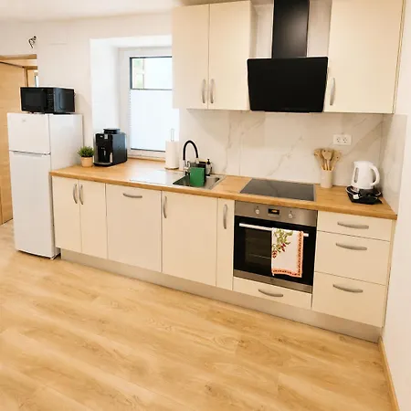 Apartma Zora شقة *