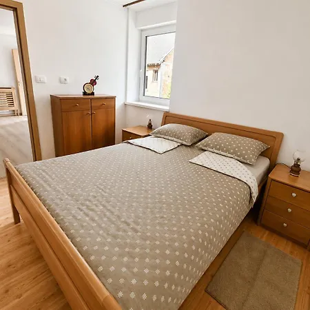 Apartma Zora بوويتش